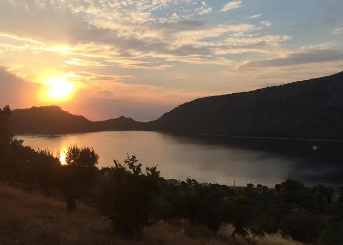 Heleni * 沃里亚戈米尼湖