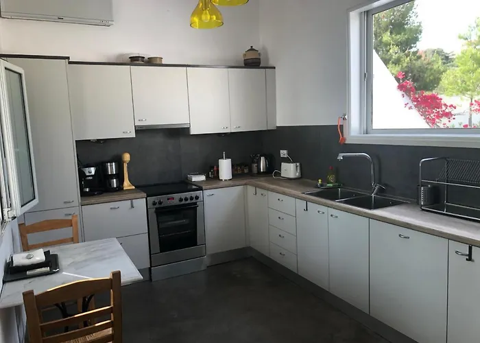 Heleni * 沃里亚戈米尼湖