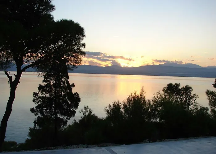 Heleni 沃里亚戈米尼湖